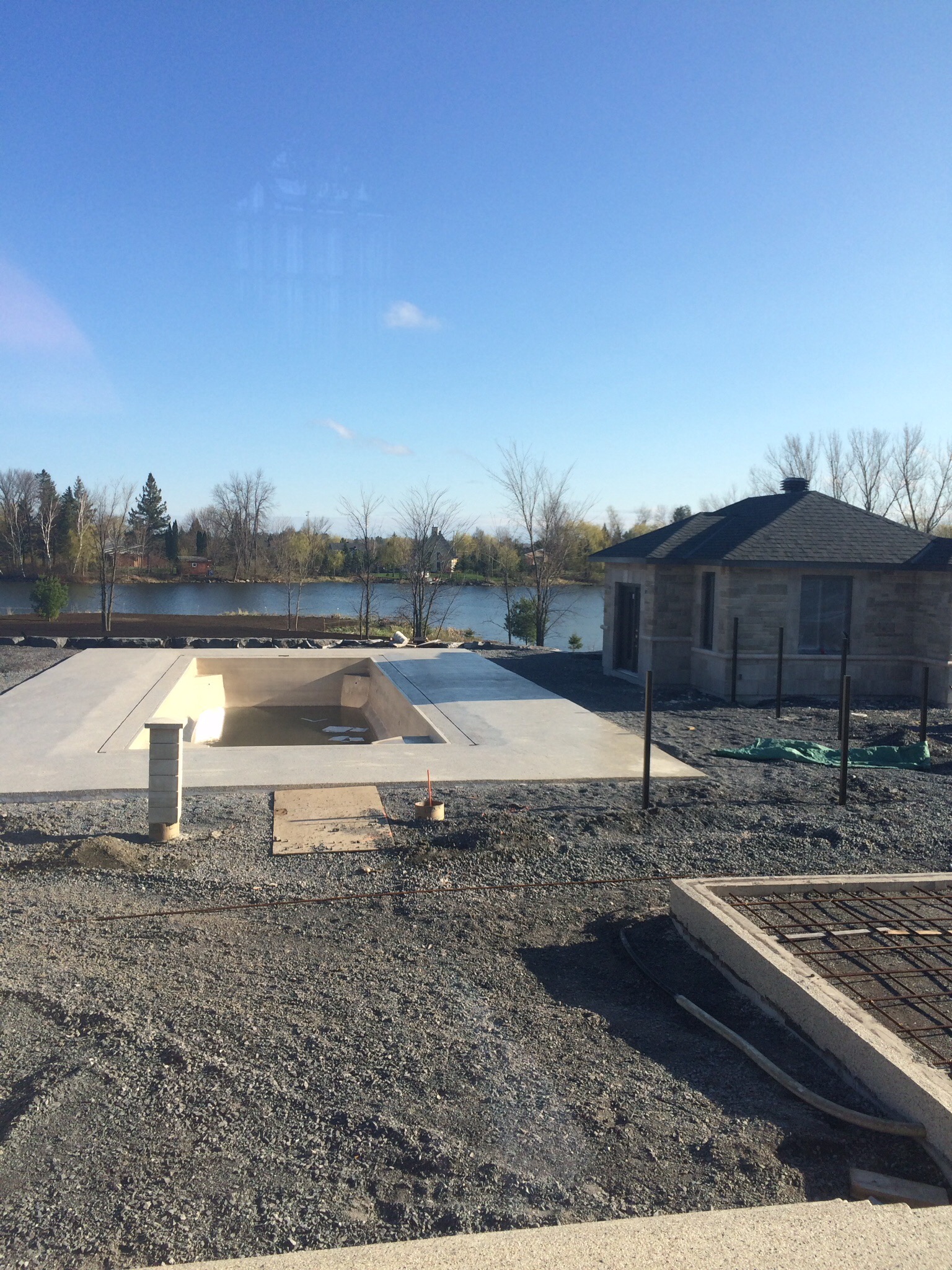 Terrasse de piscine, avant les travaux